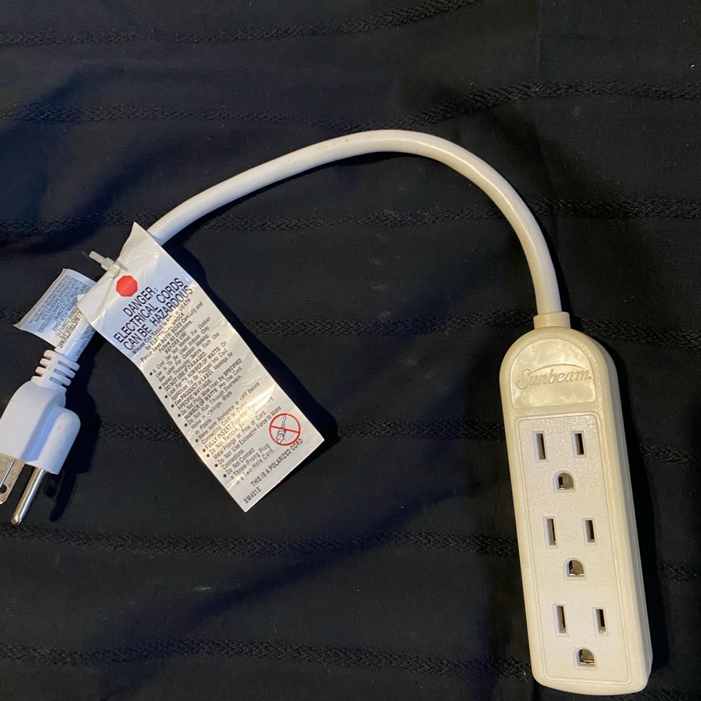 Sunbeam 3-outlet power strip with a short extension cord